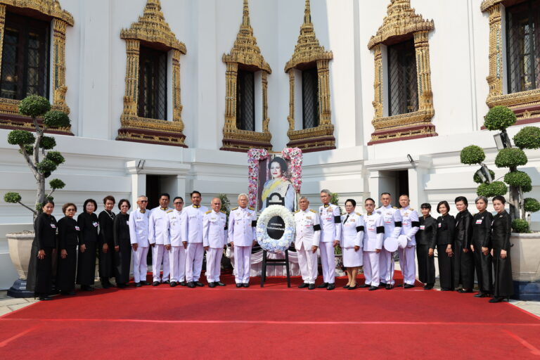 เข้าร่วมพิธีบำเพ็ญกุศลถวายพระบรมศพ สมเด็จพระนางเจ้าสิริกิติ์